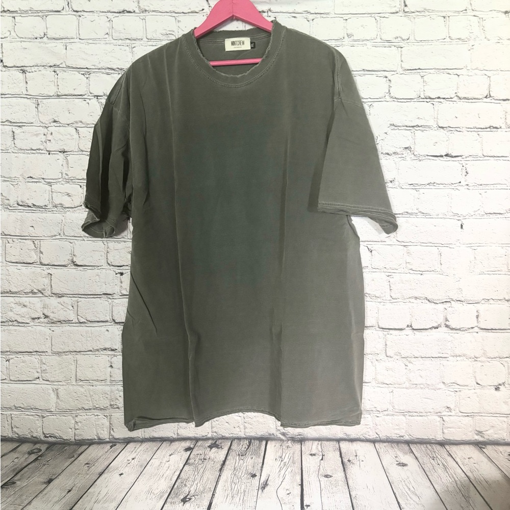 MINT CREW Black tshirt. Size XL